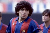 مطرب إسباني يكشف : مارادونا كان قريباً من ريال مدريد قبل برشلونة!