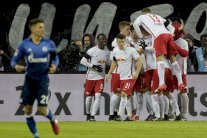 مدير لايبزيغ يفضل لاعبيه الشبان على ميسي ورونالدو