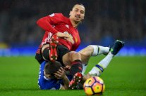 لقطة إبراهيموفيتش العنيفة ضد إيفرتون قد تكلفه