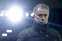 مورينيو ينتقد المعايير المزدوجة في التعامل مع اليونايتد