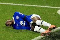 بولاسي نجم إيفرتون سيخضع لجراحة في الركبة