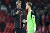 كلوب يهاجم الشقيقين نيفيل دفاعاً عن حارس مرماه كاريوس