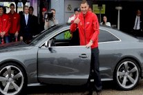 تغريم كريم بنزيمة 90 يورو بسبب مخالفة مرورية