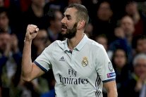 بنزيمة على بعد هدف واحد من رقم تيري هنري في دوري الأبطال