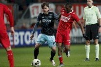 تفنتي يسدي خدمة لفيينورد باسقاطه أياكس بهدف قاتل