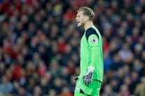 كاراغر ونيفيل يفتحان النار على حارس ليفربول