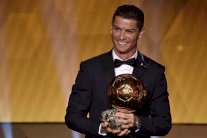 رونالدو يعترف: لم أتوقع الفوز بالكرة الذهبية الرابعة
