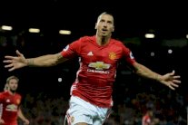 جماهير مانشستر يونايتد تتغنى بإبراهيموفيتش بعد مباراة ألبيون