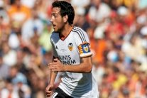 قائد فالنسيا يثير الجدل بعد ظهوره مخموراً وهو يدخن