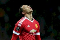 مورينيو يلمح إلى رحيل جناحه الهولندي ديباي