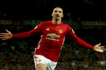 مورينيو واثق من بقاء إبراهيموفيتش موسماً إضافياً