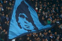 نابولي يُغازل مارادونا.. ويبحث إمكانية جلبه لـ