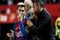 إنريكي: من السخيف مقارنة ميسي بجوائز 