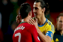 إبراهيموفيتش: كريستيانو يفتقد للموهبة .. والبرازيلي رونالدو هو الأفضل