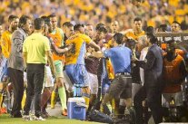 الدوري المكسيكي ينتهي بشكل كارثي بطرد 5 لاعبين في دقائق معدودة !