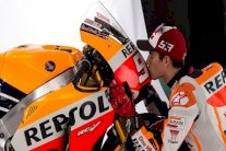 ماركيز يكرس هيمنة الإسبان في الدراجات النارية