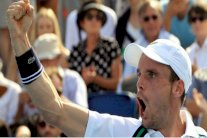 دورة صوفيا: باوتيستا وترويسكي إلى النهائي