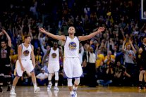 كوري يتعملق مع غولدن ستايت وتوقف سلسلة كليفلاند