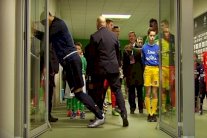 إبراهيموفيتش يحطم أحد أبواب الملعب قبل مباراة 