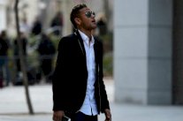 محصل الضرائب يصادر يخت نيمار وطائرته الخاصة