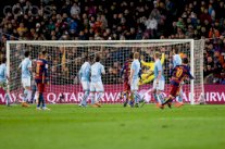 ميسي يتفوق على رونالدينيو في الركلات الحرة المباشرة