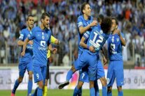 مواجهة القمة والقاع في مباراة الهلال والرائد