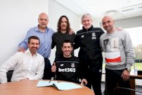 ستوك سيتي يمدد عقد بويان حتى 2020