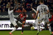 انجيه يسقط بالنيران الصديقة أمام رين في الدوري الفرنسي