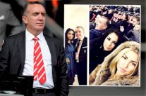 مدير ليفربول متهم بدعوة نادلات لحضور مباريات الفريق مجاناً