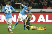 ميلان يسدي خدمة ليوفنتوس بحرمانه نابولي من استعادة الصدارة