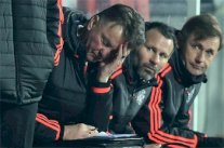 ثلاث مباريات تحسم مستقبل فان غال مع مانشستر يونايتد