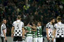 بيكيه فشل في تنفيذ ركلة جزاء على طريقة ميسي وسواريز