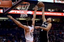 سان انتونيو يعمق جراح فينيكس و59 نقطة و20 متابعة لانتوني ديفيس