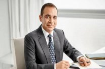 الأمير علي بن الحسين ناشط في دعم الشباب وكرة القدم النسائية