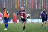 إينفانتينو يبدأ رحلة الألف ميل بمباراة ودية