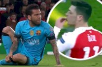 مشادة كلامية حادة بين ألفيس وأوزيل في لقاء أرسنال وبرشلونة