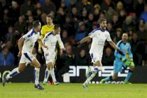 ليستر يبتعد في الصدارة وأرسنال ينتزع تعادلاُ مثيراً من توتنهام