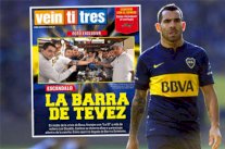 كارلوس تيفيز يثير الجدل بصوره مع مشجعين متطرفين 