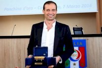 أليغري يتسلم جائزة أفضل مدرب في إيطاليا 