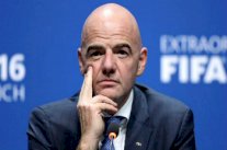 الفيفا يطالب بتعويضات ضخمة من مسؤوليه