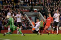 ليفربول يحسم القمة مع يونايتد وفوز مهم لفياريال وهزيل لبلباو