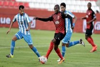 الأهلي للحفاظ على صدارة الدوري الإماراتي أمام الشباب