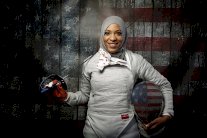 رياضية أميركية مسلمة تنال اعتذاراً عن طلب خلع حجابها