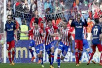 ضربة شبه قاضية لآمال أتلتيكو مدريد بإحراز لقب الليغا