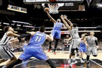 سان أنتونيو سبيرز لا يقهر على ملعبه