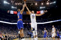 غولدن ستايت وكوري يواصلان تحليقهما