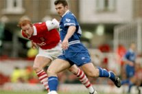 أرسنال يفوز على إيفرتون في الدوري الإنجليزي الممتاز