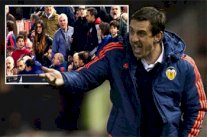 جماهير فالنسيا تطالب نيفيل بالاستقالة والعودة إلى إنكلترا