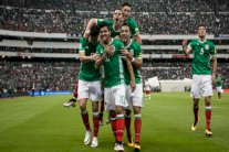 المكسيك إلى الدور الحاسم والولايات المتحدة تنهض من كبوتها