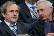 بلاتيني يؤكد :كرويف أعظم لاعب في كل الأوقات